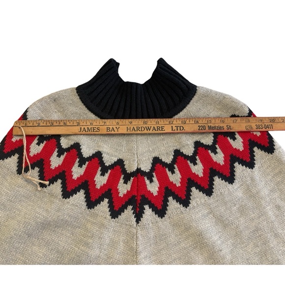 HBC Olympic Team Canada Women's Poncho Black Red Patterned Fringe One Size - Picture 11 of 12